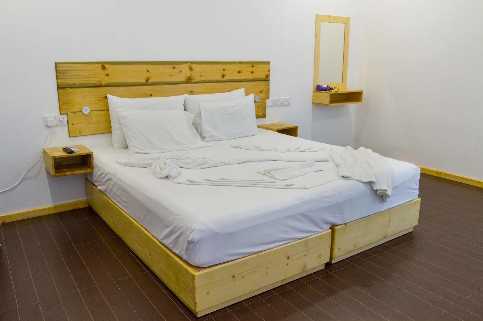 מאפושי Royal Pearl Inn מראה חיצוני תמונה