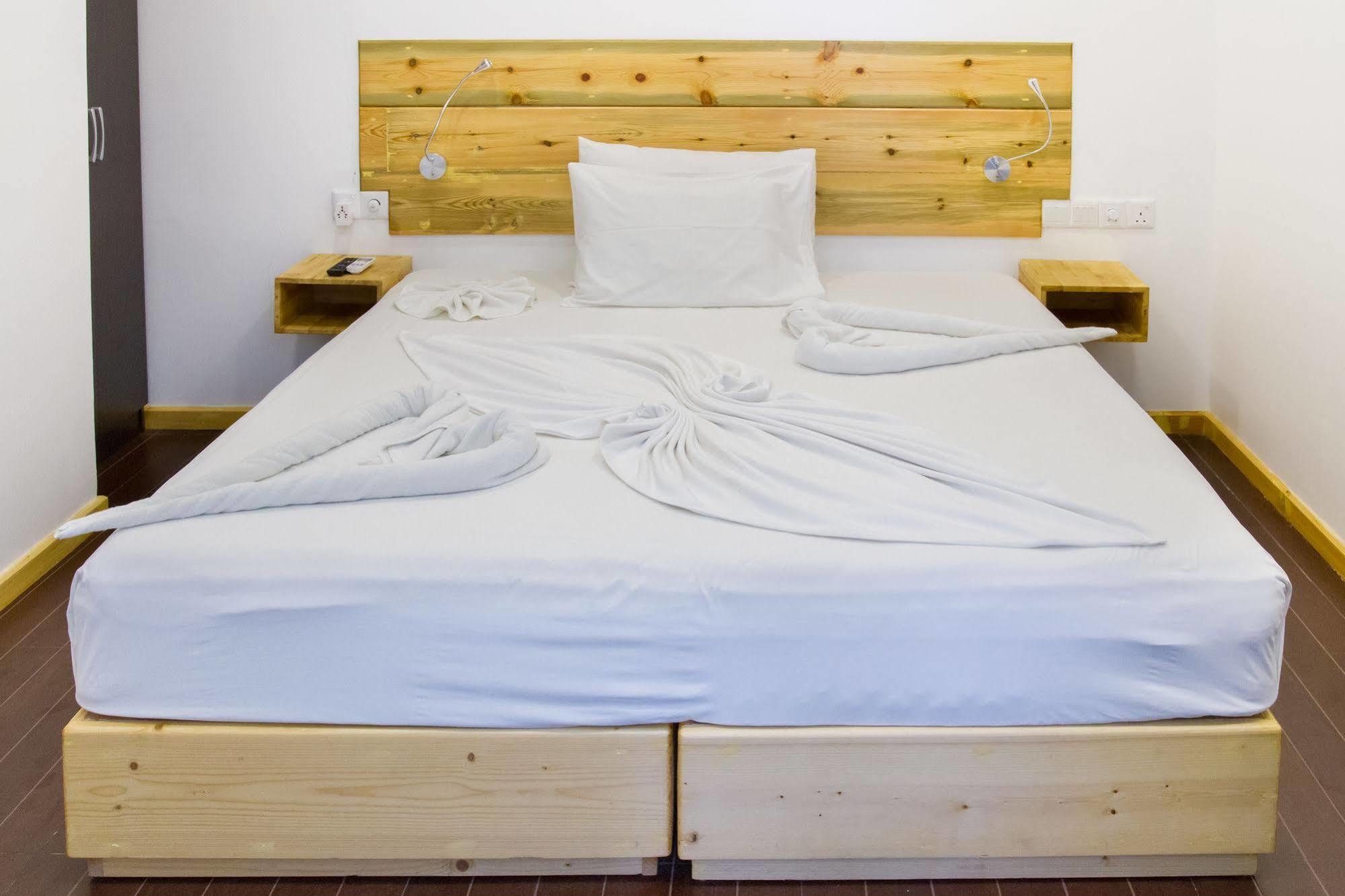 מאפושי Royal Pearl Inn מראה חיצוני תמונה